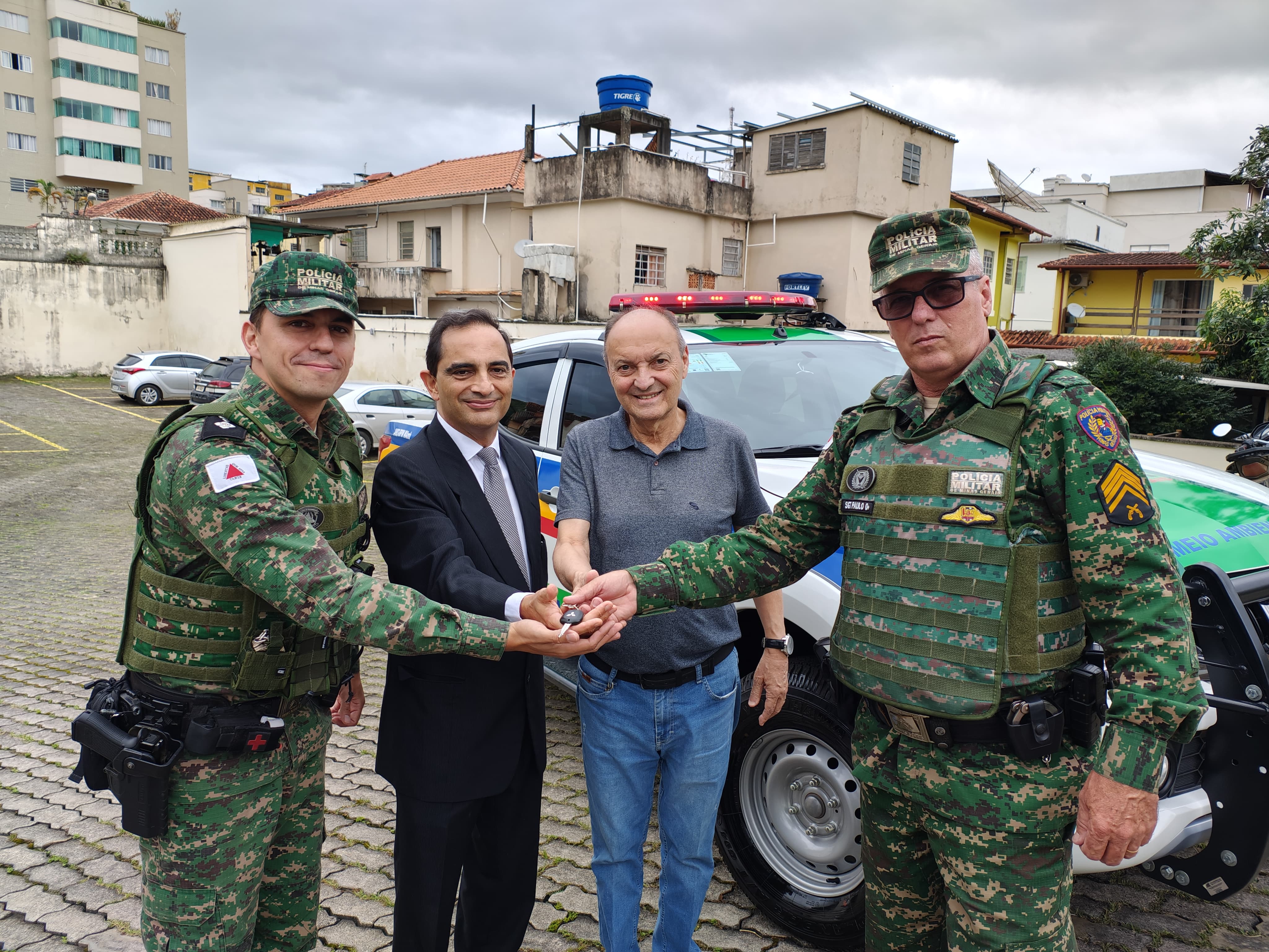 Polícia Militar de Meio Ambiente é contemplada com viatura pelo Ministério Público em Santos Dumont